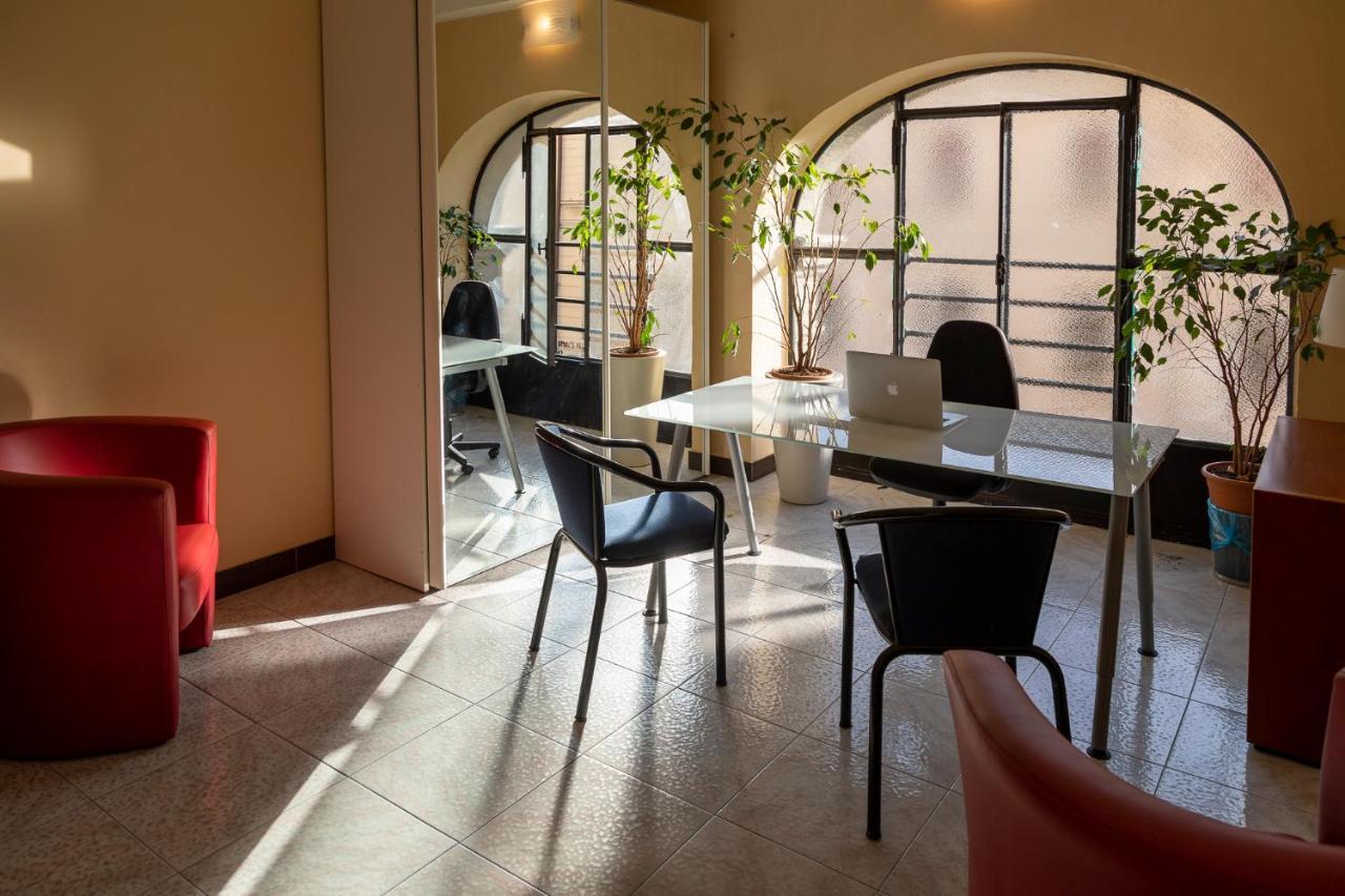 Hotel La Nuova Rotaia Галларате Экстерьер фото